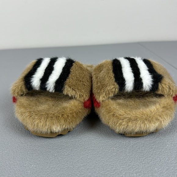 Burberry Kids Faux Fur Hockley Slipper. Size 30. US 12.5. - Picture 7 of 17